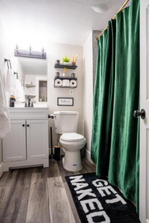 Rocky Mountain Haven-Modern 2BD, 1BA Basement Retreat in Lakewood
